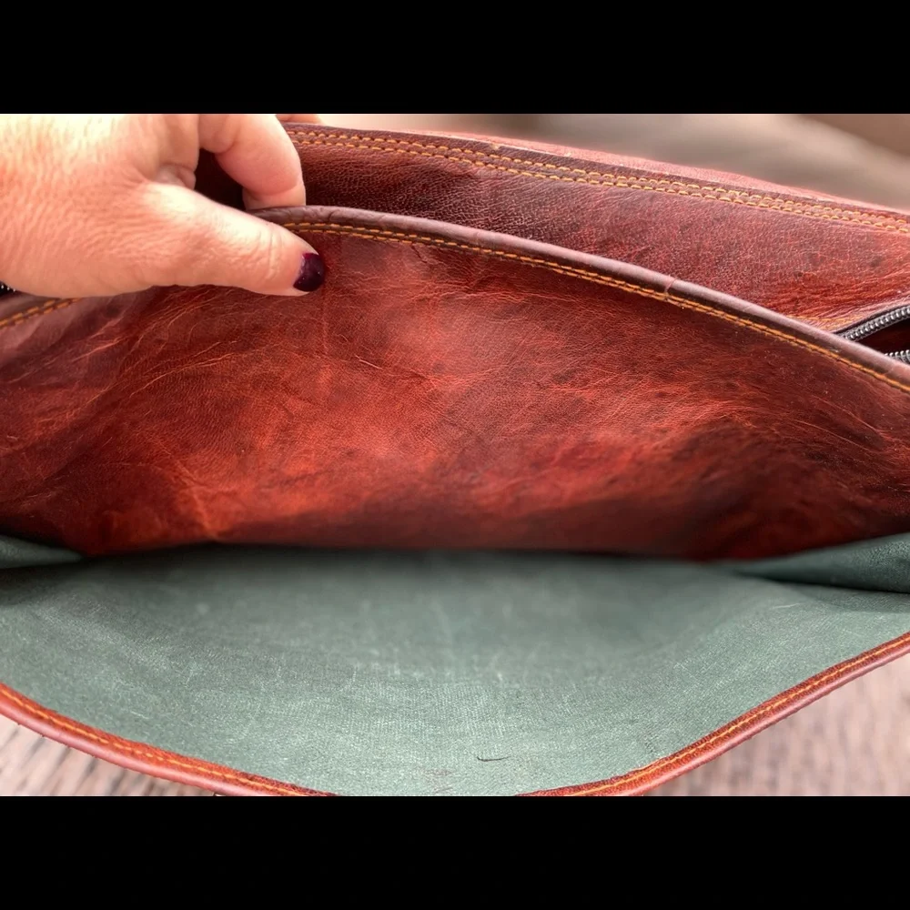 Vintage leather satchel from India - Picture 11 of 12